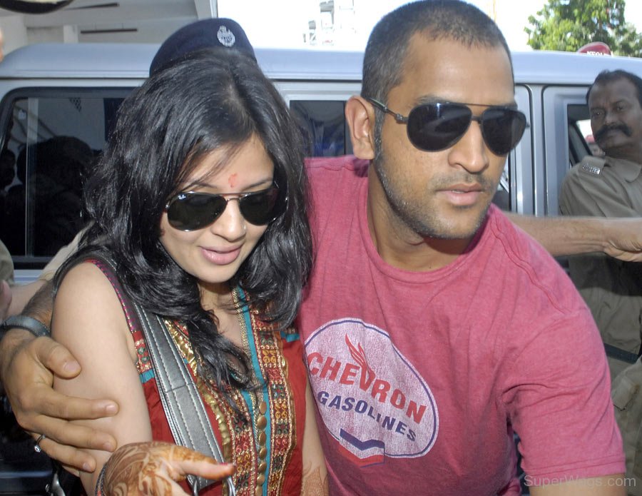 Dhoni And His Wife Super Wags Hottest Wives And Girlfriends Of High Profile Sportsmen