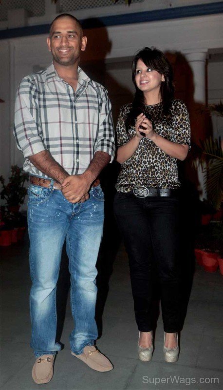 M S Dhoni And His Wife Sakshi