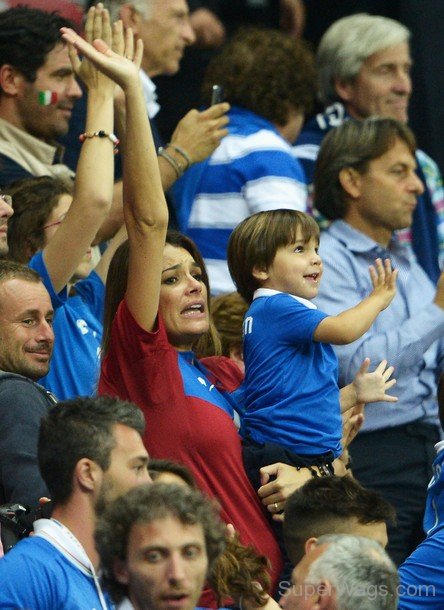 Alena Seredova Raising Hand