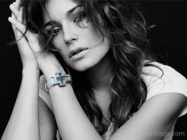 Alena Seredova Wearing Band