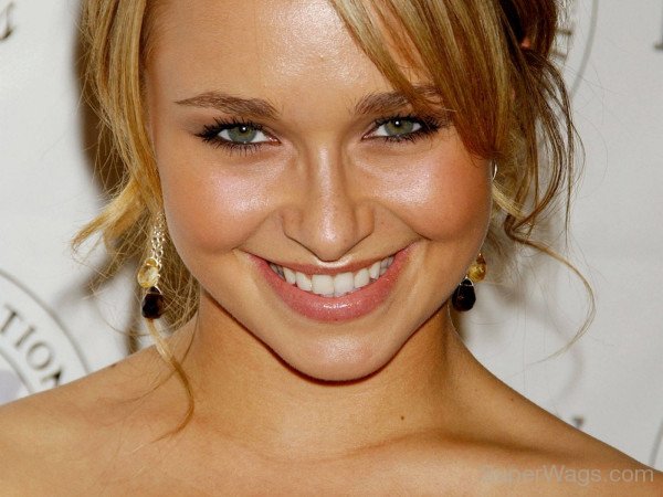 Hayden Panettiere Sweet Smiling Picture