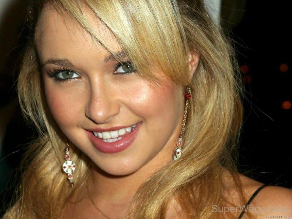 Hayden Panettiere Wearing Long Earings