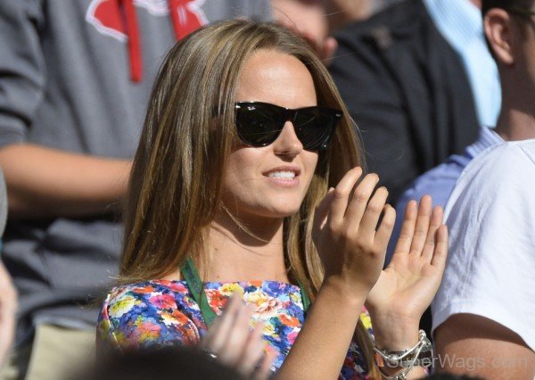 Kim Sears Wearing Black Goggle