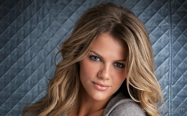 Brooklyn Decker Looking Nice