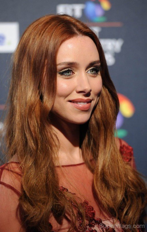 Pretty Una Healy