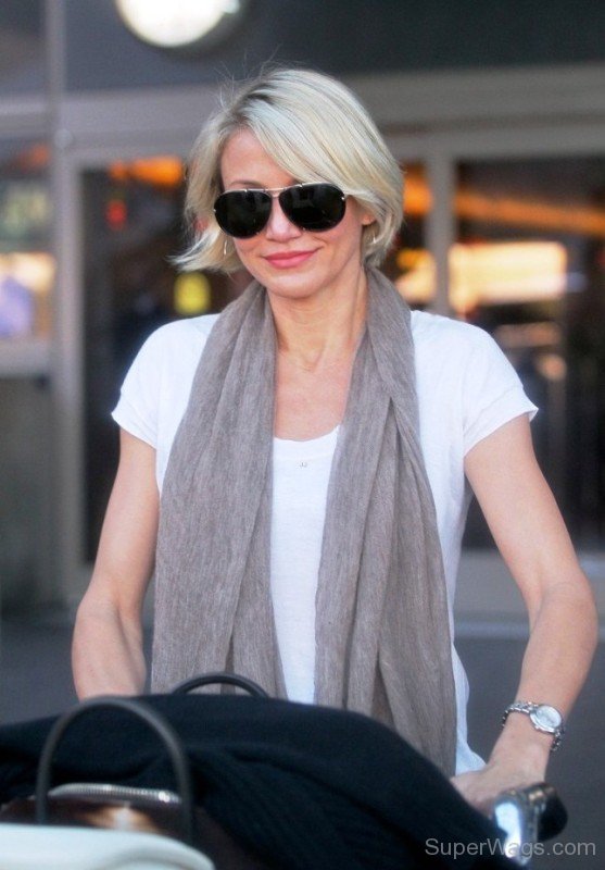 Cameron Diaz Wearing Black Goggle-Sw1234