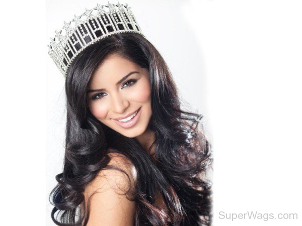 Rima Fakih Wearing Crown-Sw12351