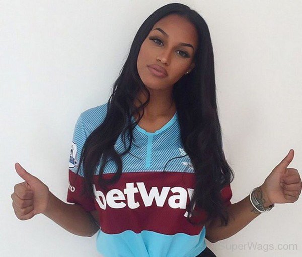 Fanny Neguesha Looking Awesome