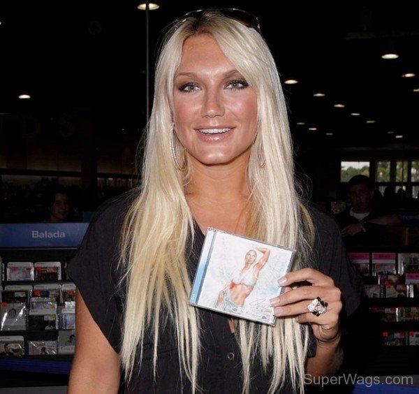 Brooke Hogan Smiling 