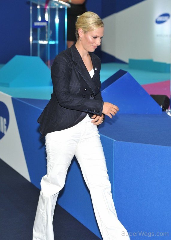 Zara Phillips Wearing Black Coat And White Trouser-Sd127