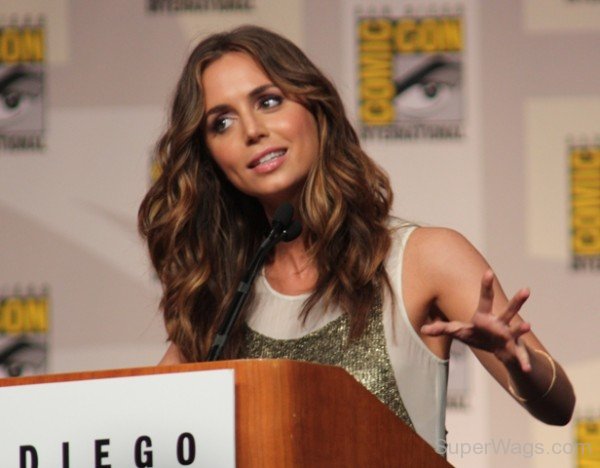 Eliza Dushku Speaking On Mic