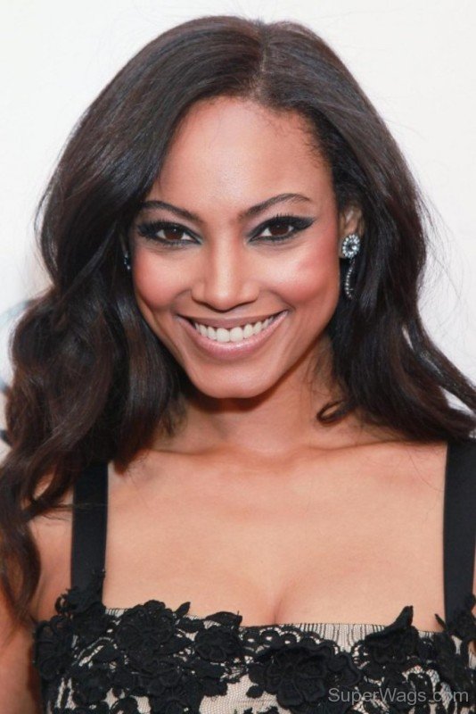 Ariel Meredith Smiling Face-SW134