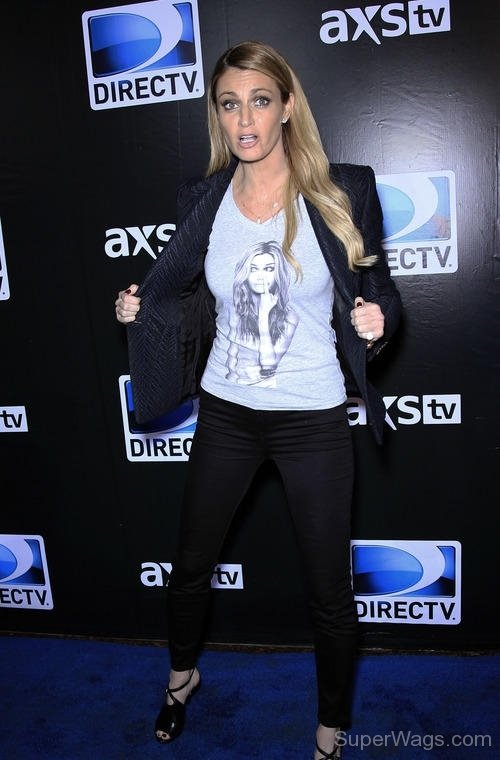 Erin Andrews Wearing Casual Outfit-SD1068