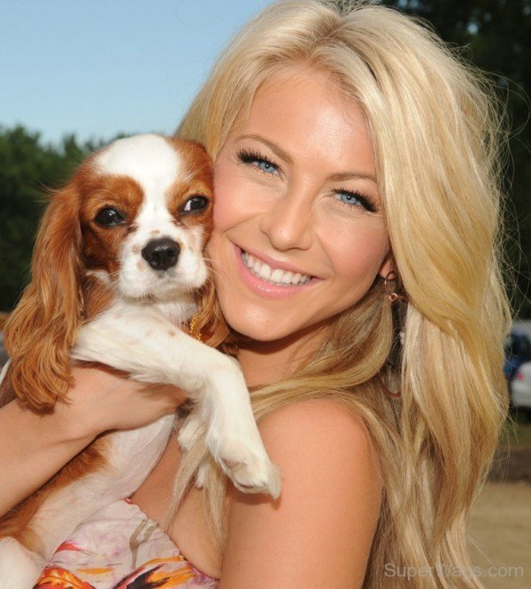 Julianne Hough Holding Dog-SD1058