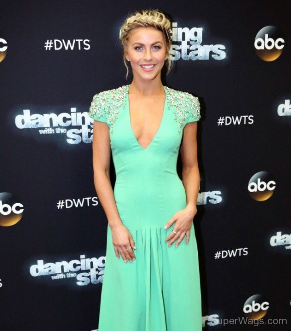 Julianne Hough Super WAGS Hottest Wives and Girlfriends of High