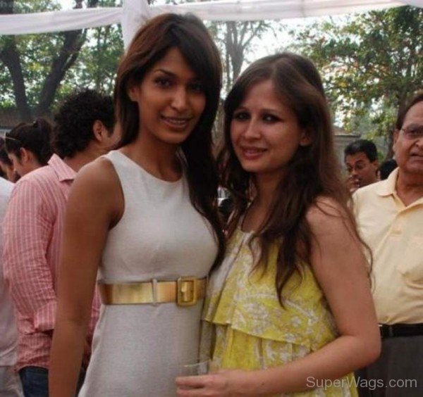 Mashoom Singha With Her Friend-SD152