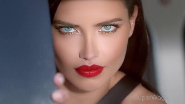 Adriana Red Lips 