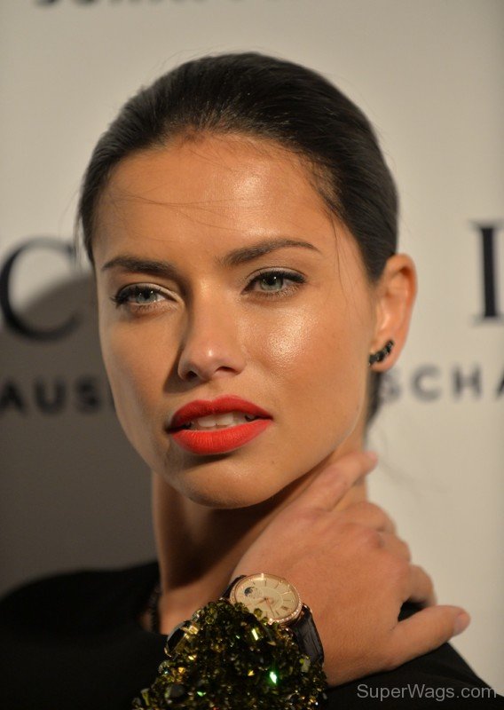 Adriana Red Lips 