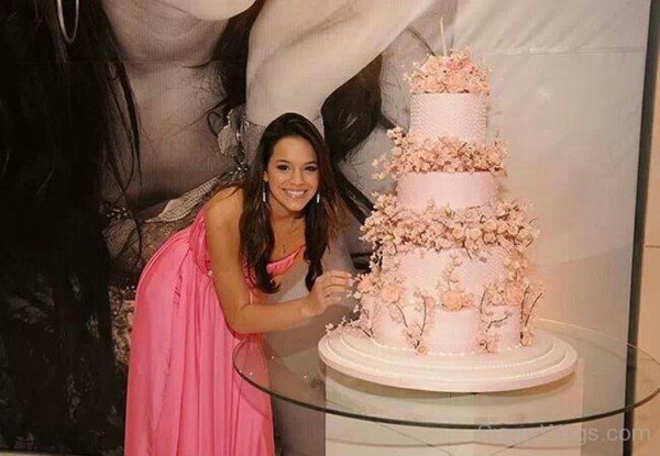 Bruna Marquezine With CAke-SW165