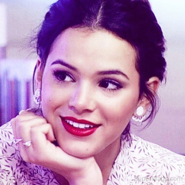 Closeup Of Bruna Marquezine 1-SW172