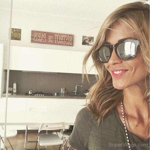 Elena Santarelli Smiling Face-Sw122