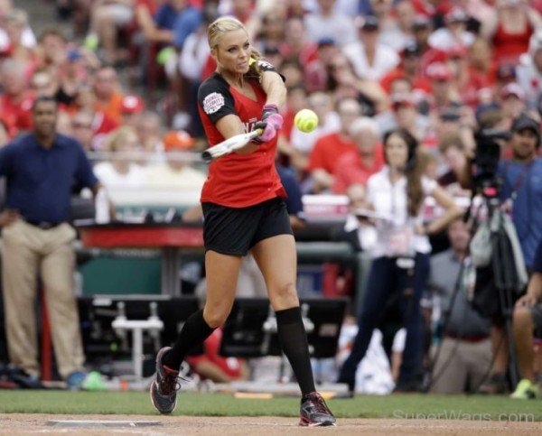 Jennie Finch Playing Softball-Sw118