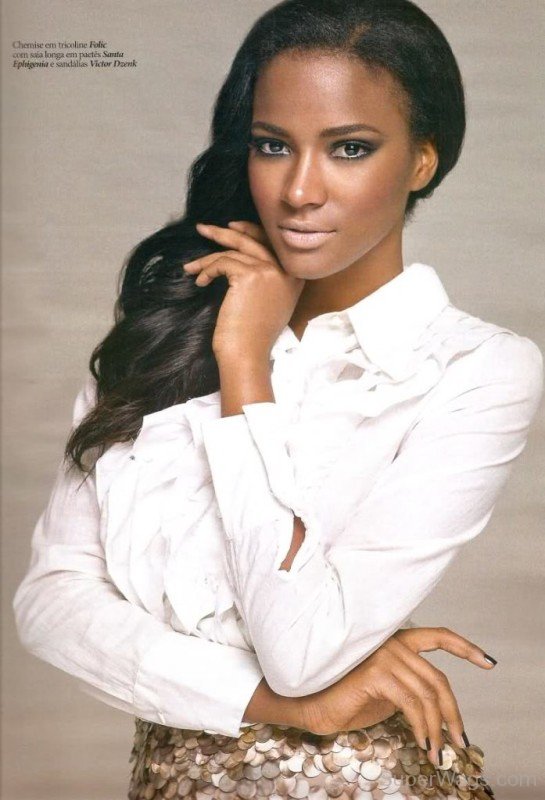 Stylish Leila Lopes 