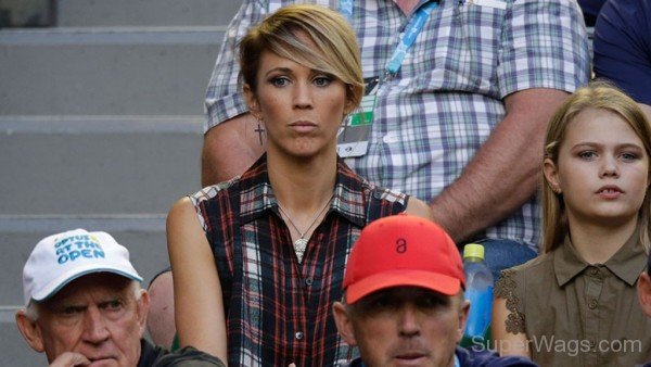 Bec Hewitt Short Haircut