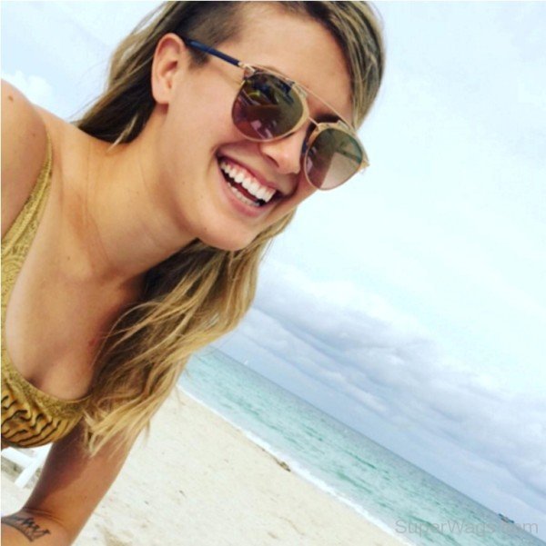 Eugenie Bouchard Wearing Goggle-SW1081