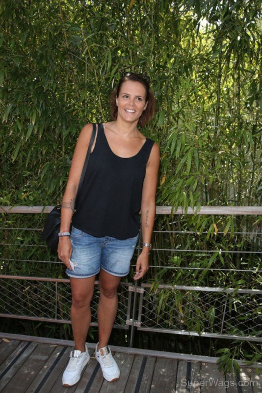 Laure Manaudou In Black T-Shirt And Blue Short-SW1055