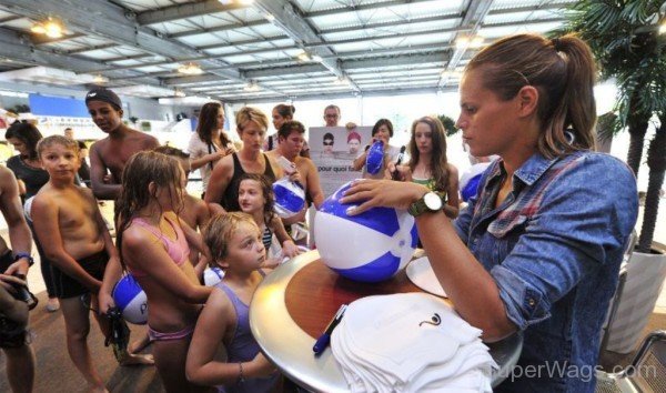 Laure Manaudou Signing Autograph-SW1069