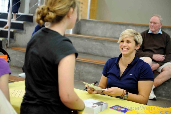 Libby Trickett Short Blonde Hairstyle-SW133