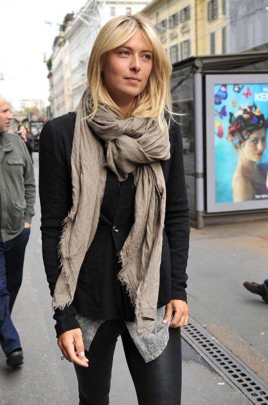 Maria Sharapova in Casual Outfit-SW4075