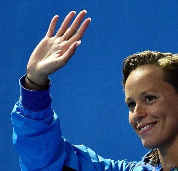 Swimmer Federica Pellegrini Raising Hand-SW1125