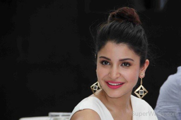 Anushka Sharma Bun Hairstyle-SW1022