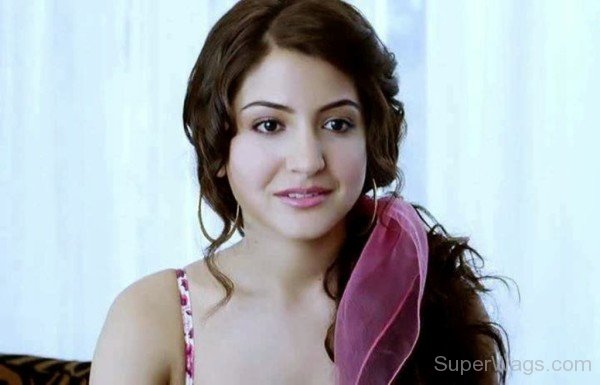 Anushka Sharma Closeup-SW104