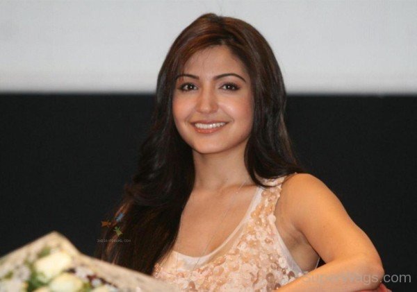 Anushka Sharma Famous Actress-SW1025