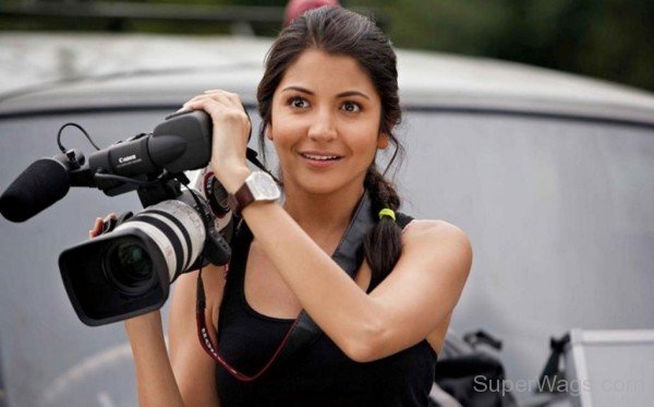 Anushka Sharma Holding Camera-SW109