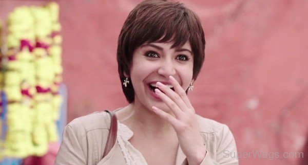 Anushka Sharma Short HAirstyle-SW1065