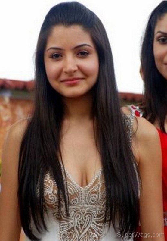 Anushka Sharma Straight Hairstyle-SW1068