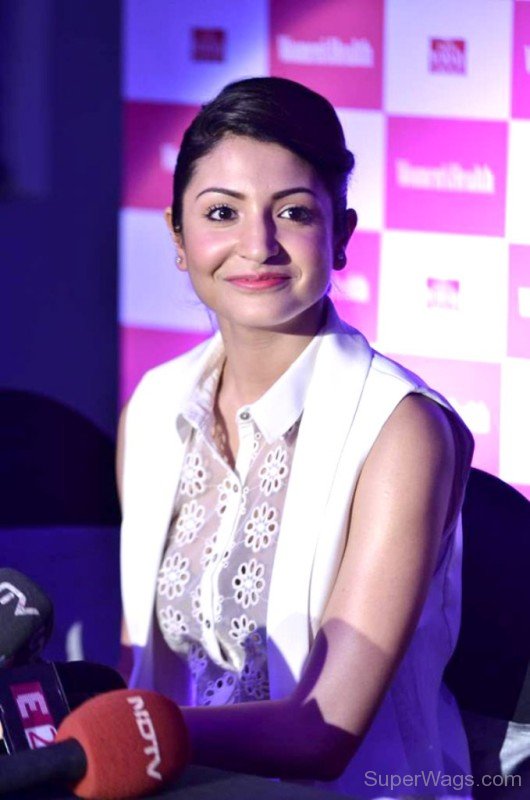 Anushka Sharma With Media-SW133