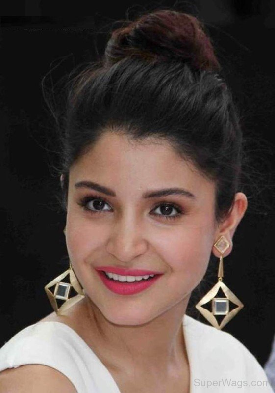 Bun Hairstyle Of Anushka Sharma-SW1085