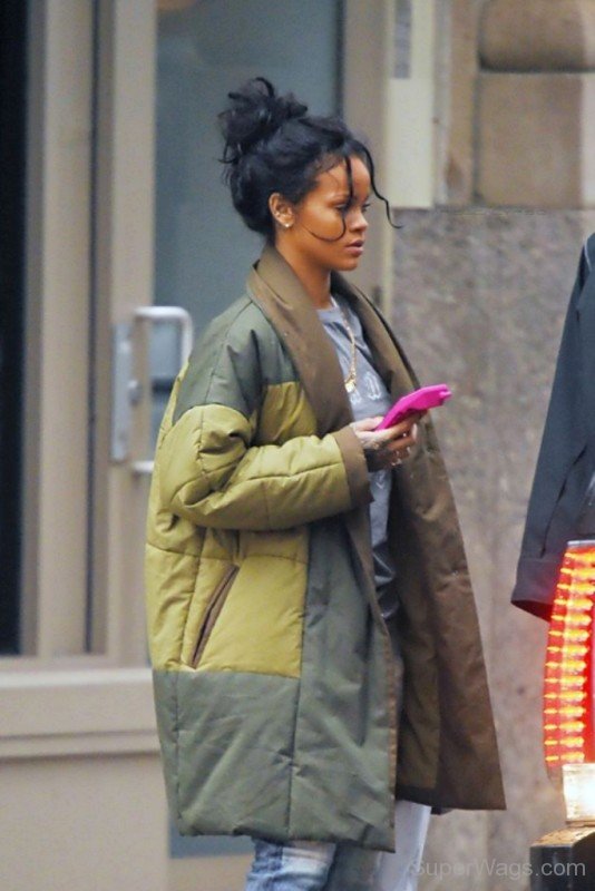 Robyn Rihanna Bun HAirstyle-SW1045