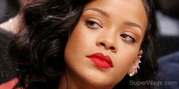 Robyn Rihanna Nice Closeup-SW1075