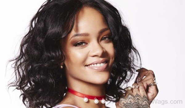 Robyn Rihanna Smiling Face-SW1086