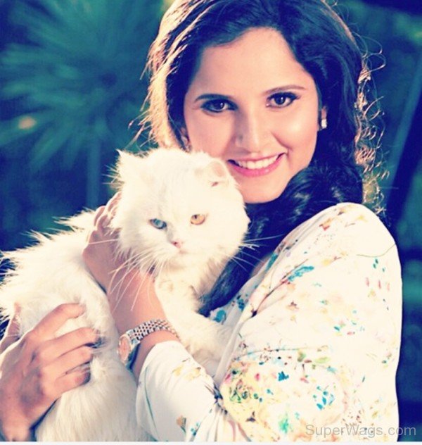 Sania Mirza Holding Cat-SW1034