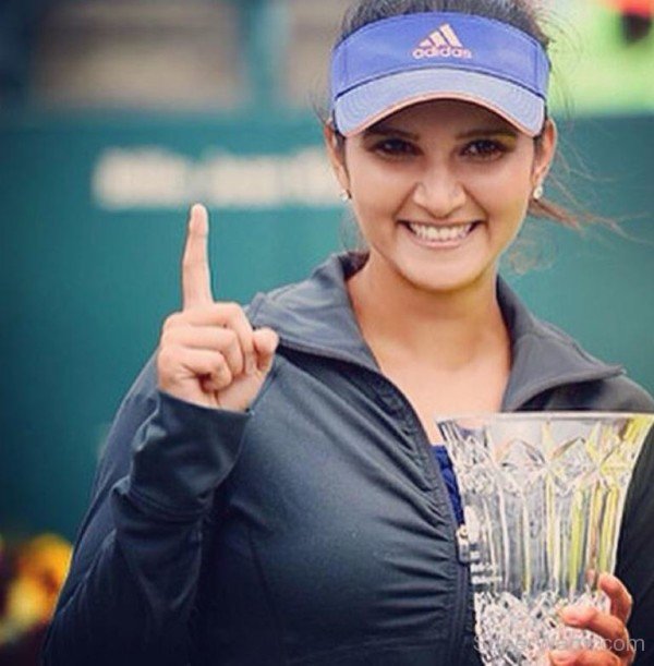 Sania Mirza Holding Trofy-SW1042