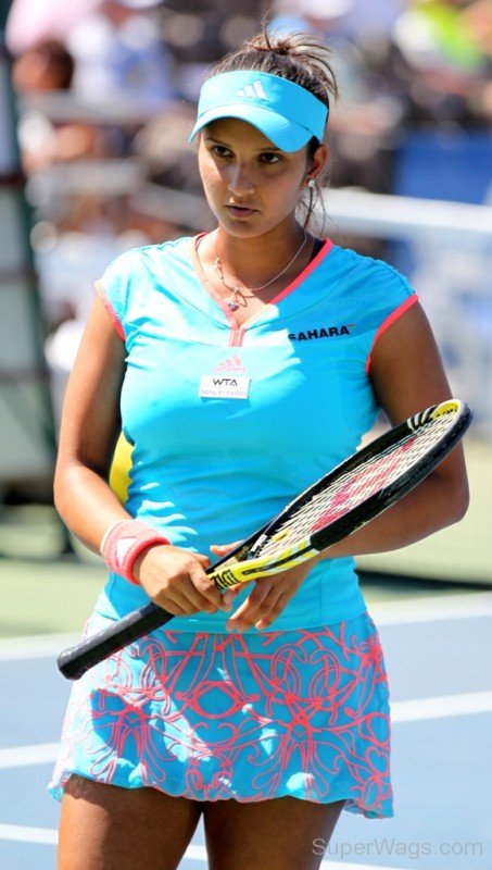 Sania-Mirza-In-Tennis-ground