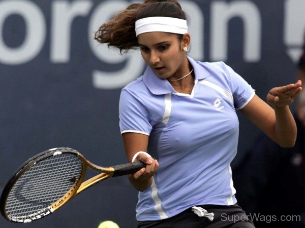 Sania Mirza Playing Tennis 444-SW1078