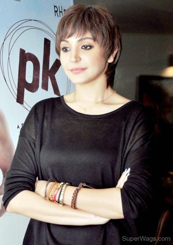 Short Haircut Of Anushka Sharma-SW1114